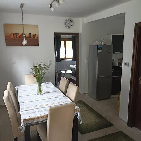 Orsegi Kucko Apartment *
